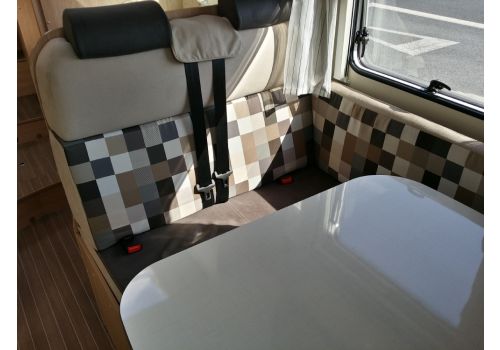 Autocaravana Perfilada SUNLIGHT T-68 con cambio automático de Ocasión
