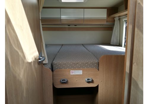 Autocaravana Perfilada SUNLIGHT T-68 con cambio automático de Ocasión