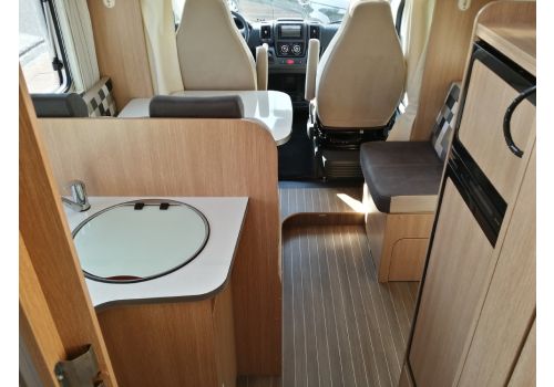 Autocaravana Perfilada SUNLIGHT T-68 con cambio automático de Ocasión