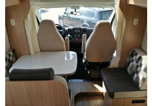 Autocaravana Perfilada SUNLIGHT T-68 con cambio automático de Ocasión