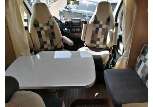 Autocaravana Perfilada SUNLIGHT T-68 con cambio automático de Ocasión