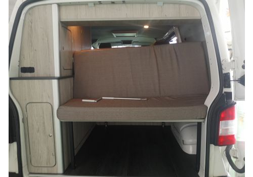 Furgoneta Cámper VOLKSWAGEN Transporter T5 camperizada de Ocasión