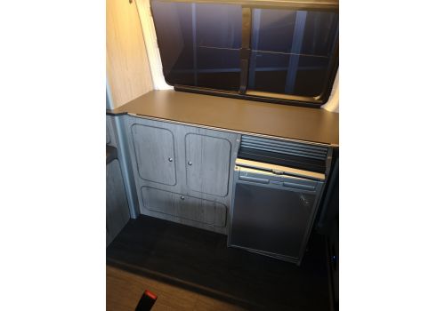 Furgoneta Cámper VOLKSWAGEN Transporter T5 camperizada de Ocasión