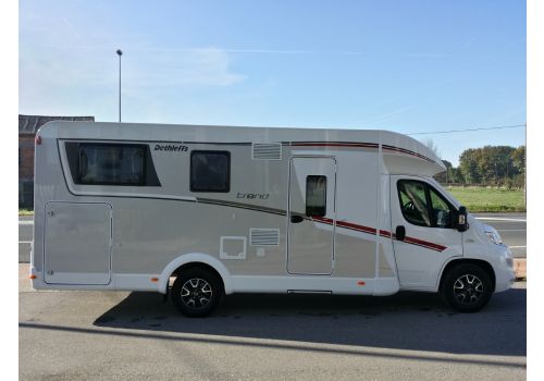 Autocaravana Perfilada DETHLEFFS T 7057 EB modelo 2017 de Ocasión