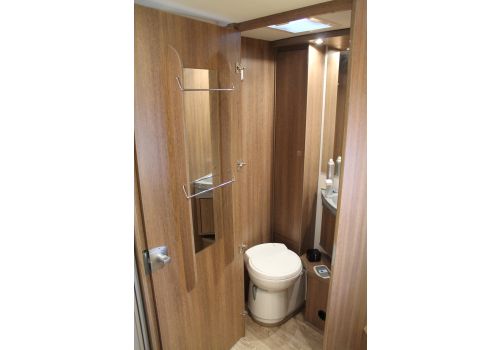 Autocaravana Perfilada DETHLEFFS Trend T 7057 DBM modelo 2017 de Ocasión