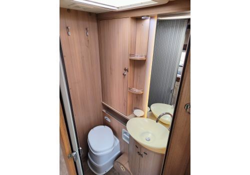 Autocaravana Integral BURSTNER AVIANO I 727 de Ocasión