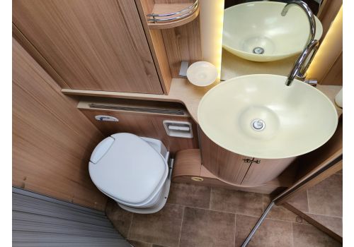 Autocaravana Integral BURSTNER AVIANO I 727 de Ocasión