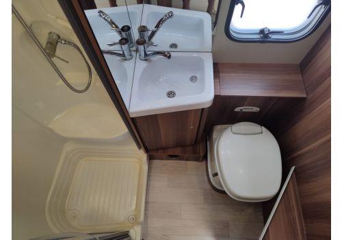 Autocaravana Capuchina ROLLER TEAM Zefiro 275 de Ocasión