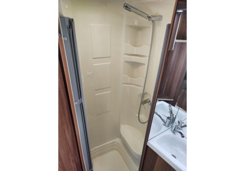 Autocaravana Capuchina ROLLER TEAM Zefiro 275 de Ocasión