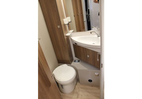 Autocaravana Integral DETHLEFFS Trend I 7057 DBM modelo 2019 Nueva en Venta