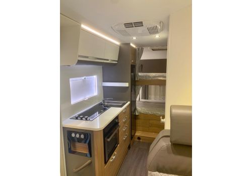 Autocaravana Capuchina ADRIA Coral XL A 670 DK de Ocasión