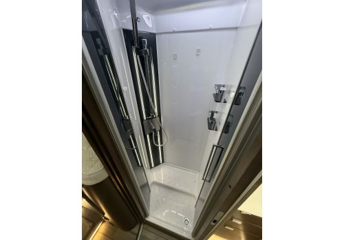 Autocaravana Integral MOBILVETTA Desing 8 K Yacht Tekno de Ocasión