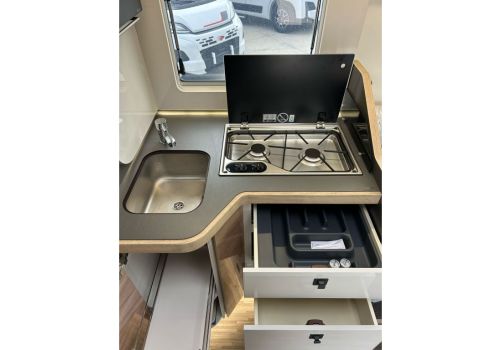 Autocaravana Integral MOBILVETTA Kea I 86 en Alquiler