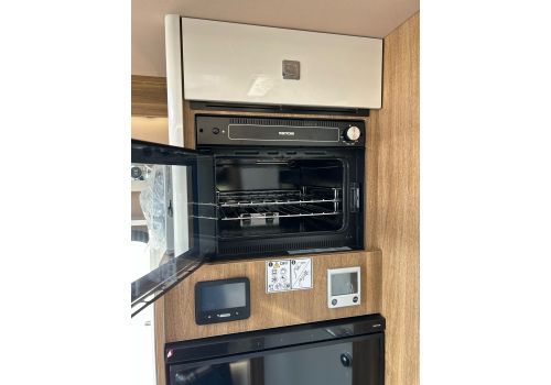 Autocaravana Integral MOBILVETTA K-Yatch Tekno Line 90 de Ocasión