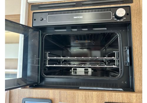 Autocaravana Integral MOBILVETTA K-Yatch Tekno Line 86 Nueva en Venta