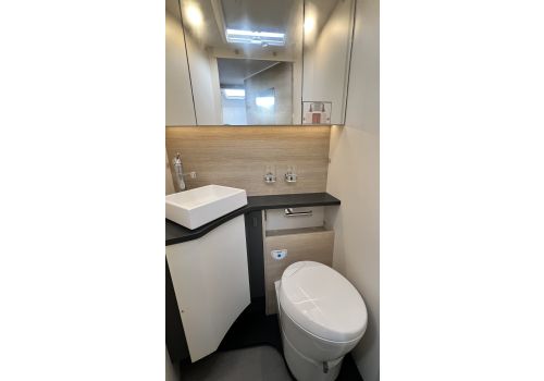 Autocaravana Perfilada RAPIDO C86 Night Edition Modelo 2025 de Ocasión
