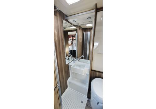 Autocaravana Capuchina ROLLER TEAM Kronos 277 M en Alquiler