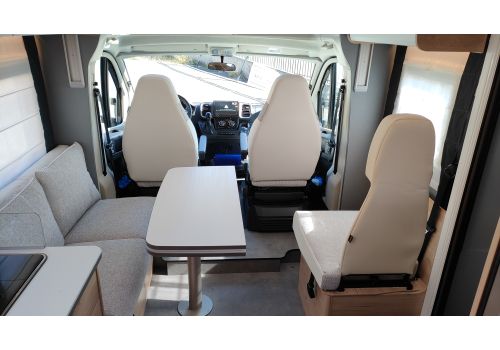 Autocaravana Perfilada DETHLEFFS Just Camp 7052 DBL de Ocasión