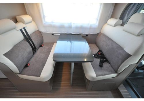 Autocaravana Capuchina SUNLIGHT BLUCAMP Ocean 650 en Alquiler