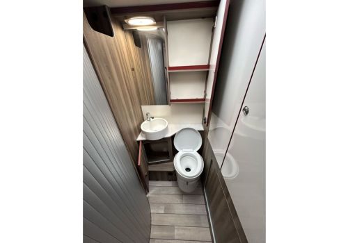 Autocaravana Perfilada ROLLER TEAM Kronos 230 TL FIT en Alquiler