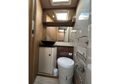 Autocaravana Integral MOBILVETTA K-Yatch Tekno Line 90 de Ocasión