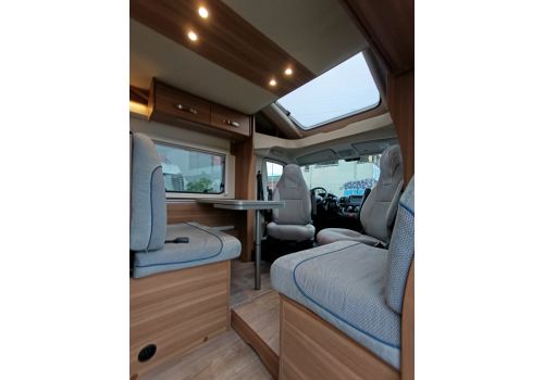 Autocaravana Perfilada WEINSBERG Carasuite 700 ME de Ocasión