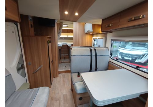 Autocaravana Perfilada WEINSBERG Carasuite 700 ME de Ocasión
