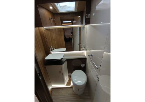Autocaravana Integral MOBILVETTA K-Yatch Tekno Line 90 Nueva en Venta