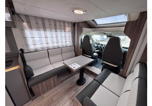 Autocaravana Perfilada ROLLER TEAM Kronos 234 TL Black Edition Nueva en Venta