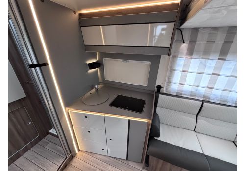 Autocaravana Perfilada ROLLER TEAM Kronos 234 TL Black Edition Nueva en Venta