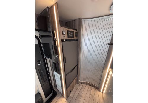 Autocaravana Perfilada ROLLER TEAM Kronos 234 TL Black Edition Nueva en Venta