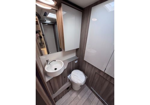 Autocaravana Perfilada ROLLER TEAM Kronos 234 TL Black Edition Nueva en Venta