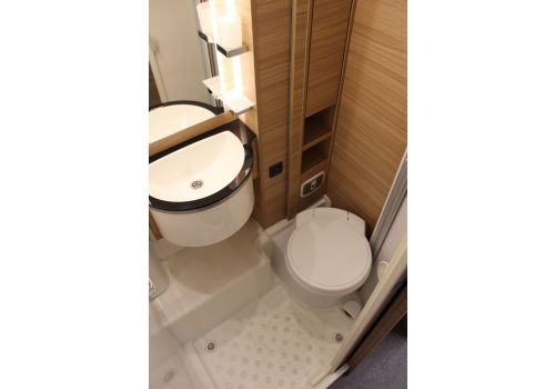 Autocaravana Perfilada DETHLEFFS Globebus T 1 modelo 2017 de Ocasión