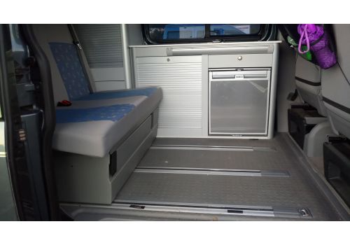 Furgoneta Cámper VOLKSWAGEN T5 camperizada de Ocasión