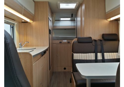 Autocaravana Capuchina SUNLIGHT A-70 con amplio garaje de Ocasión