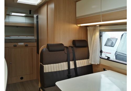 Autocaravana Capuchina SUNLIGHT A-70 con amplio garaje de Ocasión