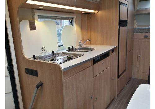 Autocaravana Capuchina SUNLIGHT A-70 con amplio garaje de Ocasión