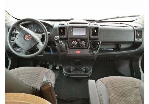 Autocaravana Capuchina SUNLIGHT A-70 con amplio garaje de Ocasión