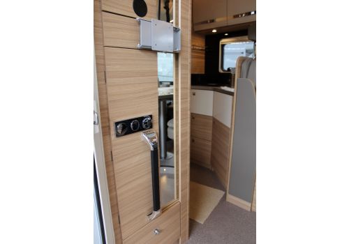 Autocaravana Integral DETHLEFFS Globebus I 7 acabado GT Black modelo 2018 de Ocasión