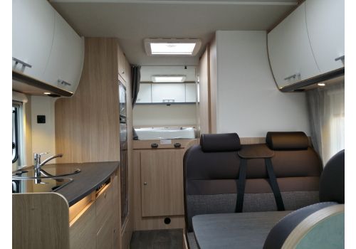 Autocaravana Capuchina SUNLIGHT A-70 con amplio garaje de Ocasión