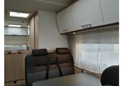 Autocaravana Capuchina SUNLIGHT A-70 con amplio garaje de Ocasión