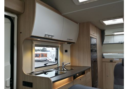 Autocaravana Capuchina SUNLIGHT A-70 con amplio garaje de Ocasión