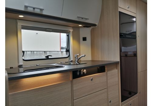 Autocaravana Capuchina SUNLIGHT A-70 con amplio garaje de Ocasión