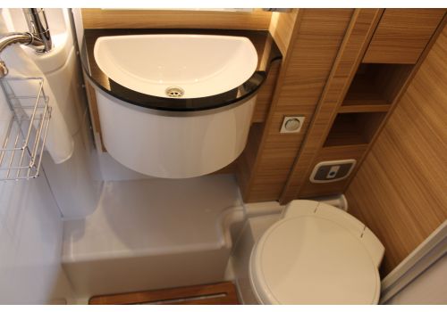Autocaravana Perfilada DETHLEFFS Globebus T1 GT Black de Ocasión