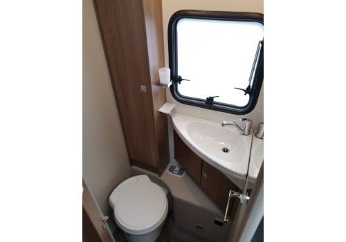 Autocaravana Perfilada DETHLEFFS T 7057 DBM modelo 2020 de Ocasión