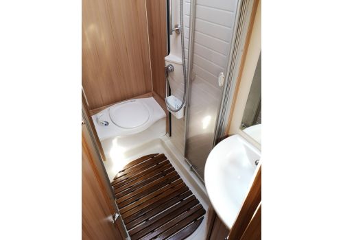Autocaravana Perfilada BURSTNER Ixeo T664 de Ocasión
